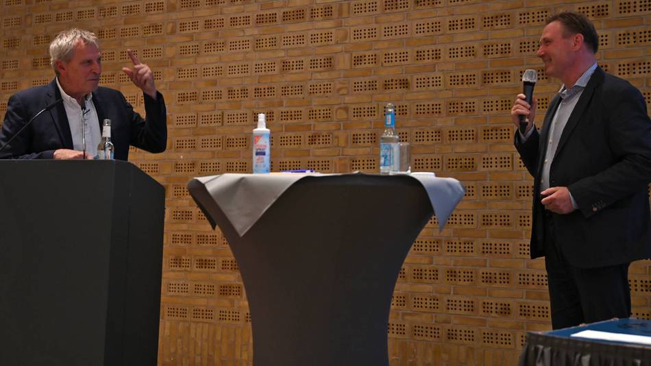 Moderator Carsten Kock und Architekt Ekkehard Voss