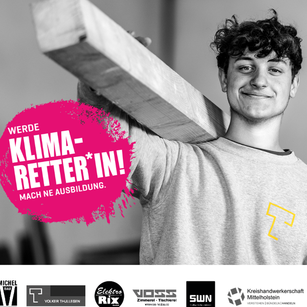 Junger Mensch mit Holzleiste auf der Schulter und Aufschrift "Werde Klimaretter/-in - Mach 'ne Ausbildung"