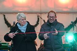 Stadtpräsidentin Schättiger und Oberbürgermeister Bergmann eröffneten den Weihnachtsmarkt.