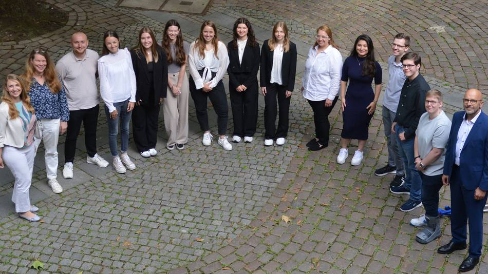 Erster Stadtrat Michael Knapp (r.), Personal-Chefin Stefanie Kitel (l.) und Auszubildenden-Chefin Katja Gorzolka begrüßten die neuen Auszubildenden. Erster Stadtrat Michael Knapp, Personal-Chefin Stefanie Kitel und Auszubildenden-Chefin Katja Gorzolka begrüßten die neuen Auszubildenden.