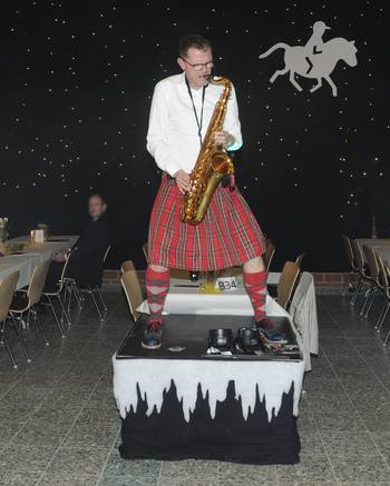 2019: Spektakuläre Saxophon-Einlage von Randy Delfs von der Band "Top Union" in Halle II. © Foto: Lühn