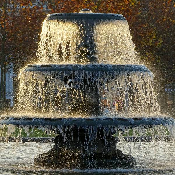 Springbrunnen Springbrunnen mit Wasser