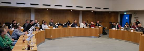 Die erste Sitzung des Klimabürgerrates im Ratssaal.