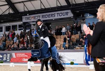 Freudentänze in den Holstenhallen: Ingrid Klimke gewinnt den Grand Prix und die Qualifikation zum Championat der Pferdestadt Neumünster der Dressurreiter 2024.