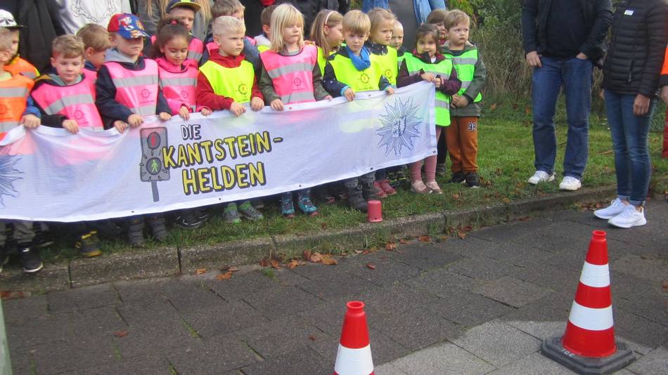 Aufgesprüht und zum Trocknen noch von Signalhütchen geschützt: die "gelben Füße".