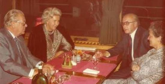 Ehepaar Schwarz (rechts) mit dem Verlegerehepaar Korsch (späte 1960er Jahre) 